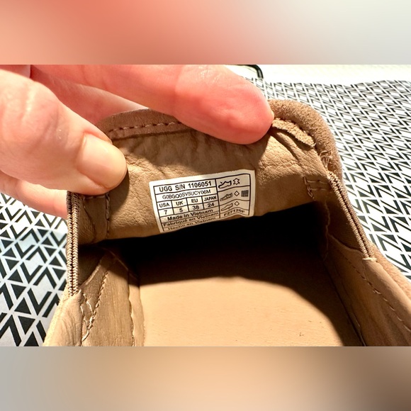 UGG Calhaven slide-on sneaker: leopard calf hair print.  Excellent condition! - Picture 5 of 5